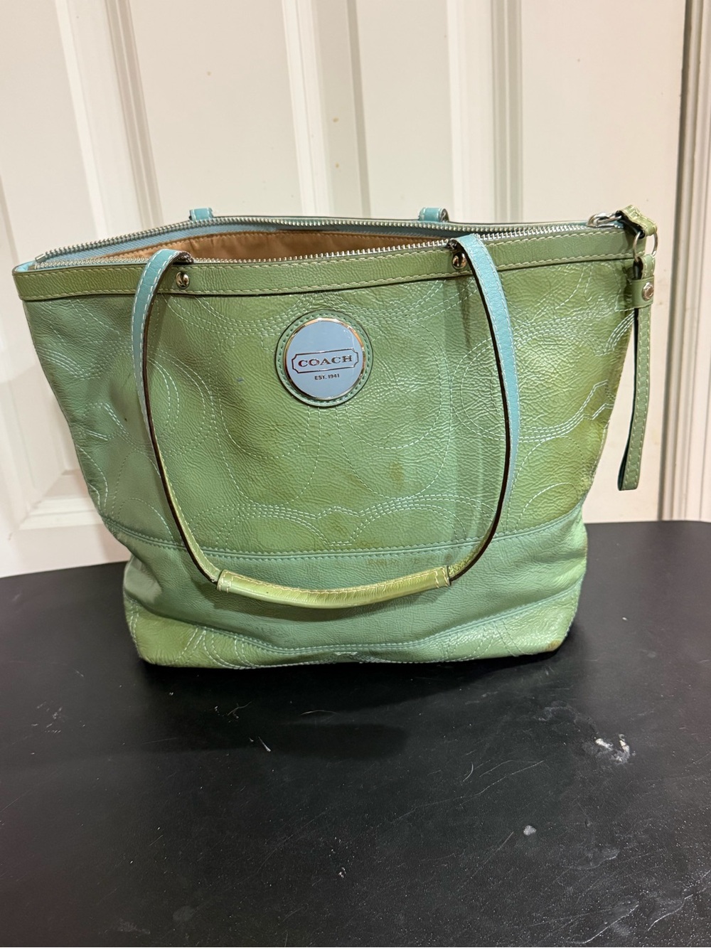 Coach Light Green patent Leather Tote with Logo Medallion F15142 - Picture 2 of 11